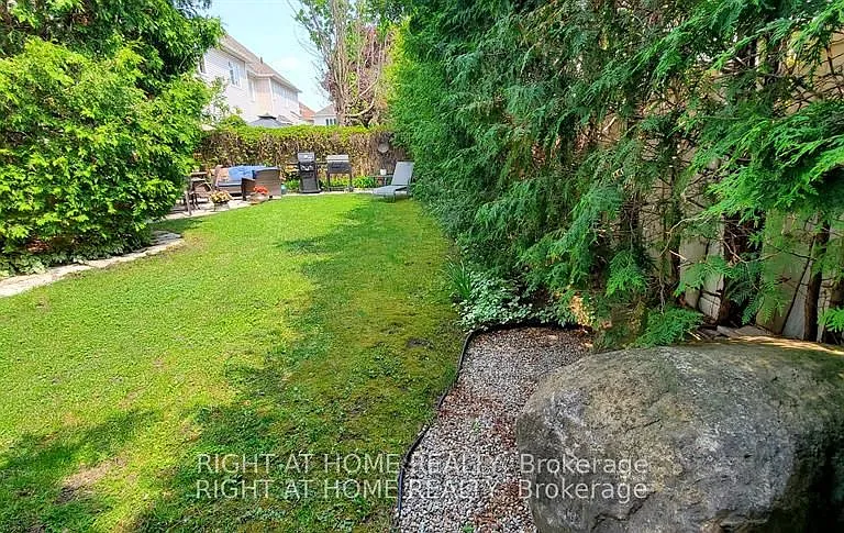 142 Windhurst Dr — Photo 35