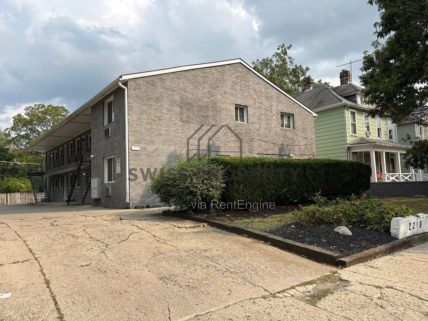2 bed, 1.0 bath, 656 sqft, $975 — Photo 1