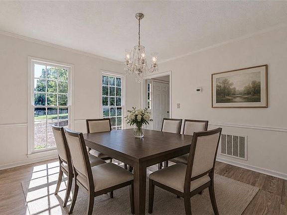 4th image of 2424 Tammeron Dr SW