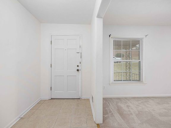3rd image of 4819 Yosemite Dr