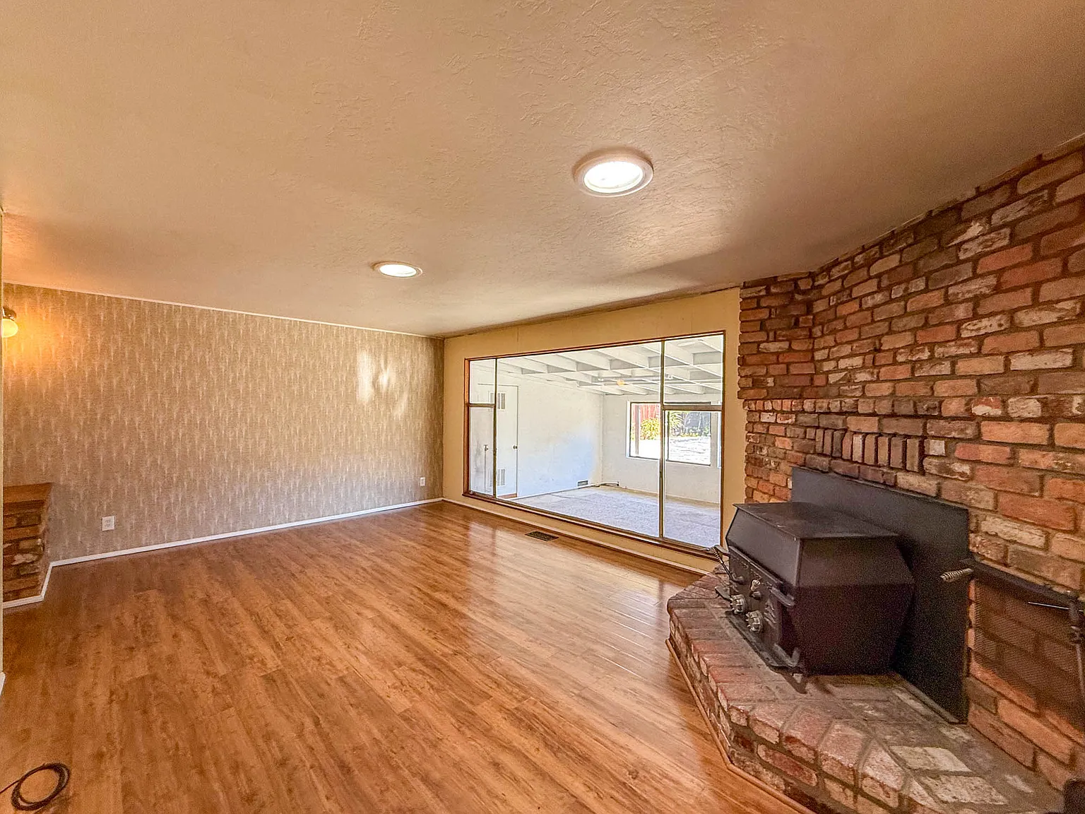 4 bed, 1700 sqft, $3,000 — Photo 3