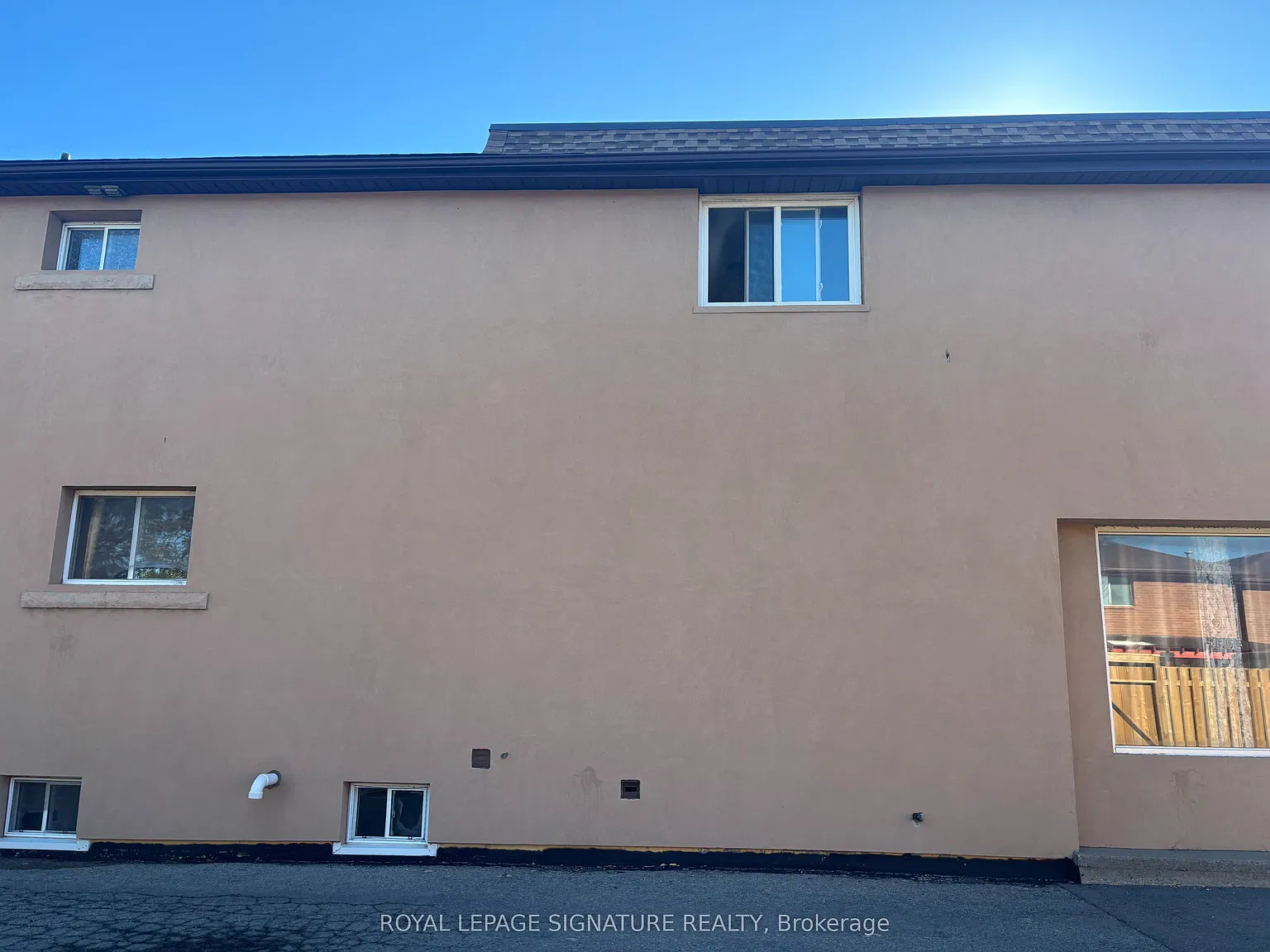 4 bed, $2,400 — Photo 2