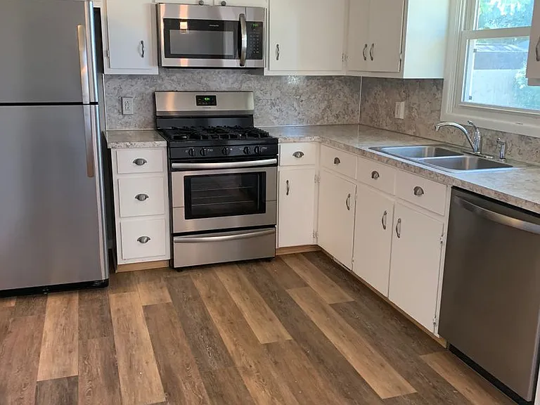 964 Rosewood St — Photo 8