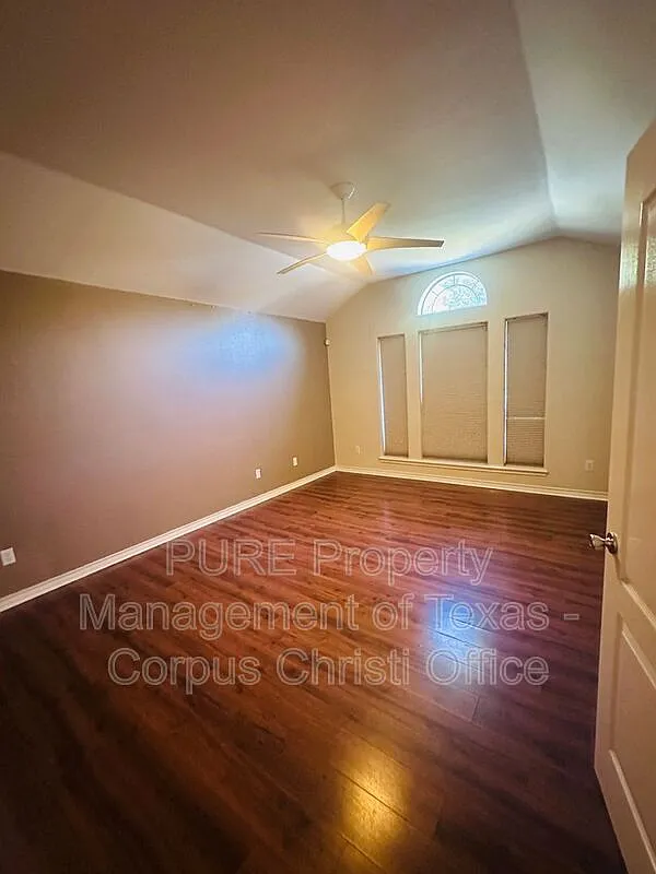 3 bed, 2.0 bath, 1619 sqft, $2,200 — Photo 3