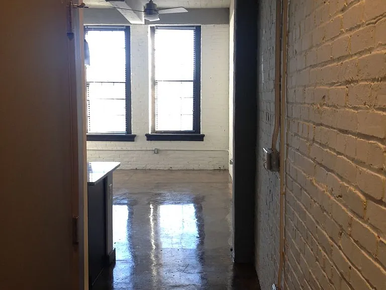 River Lofts West — Photo 4