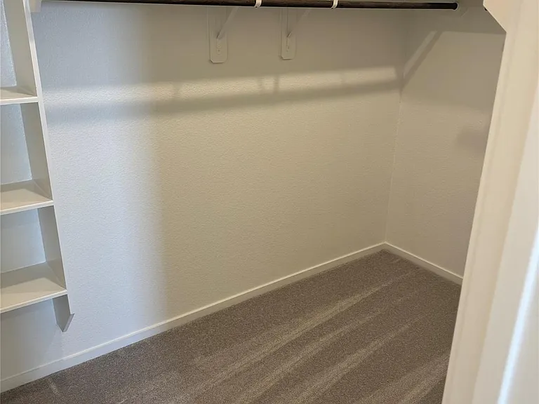 902 Heaven Dr — Photo 15
