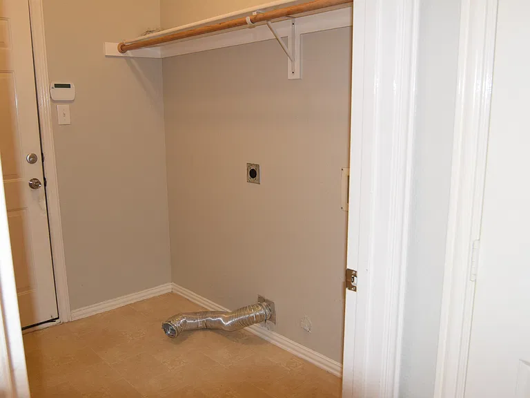 1688 Knoll Wood Ct — Photo 20