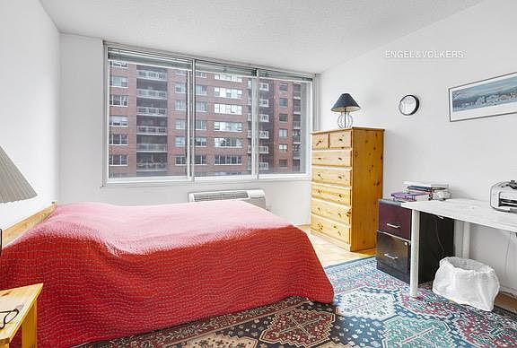 3rd image of 353 E 72nd St APT 8B