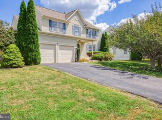 8 Pierre Emmanuel Ct, Fredericksburg, VA 22406
