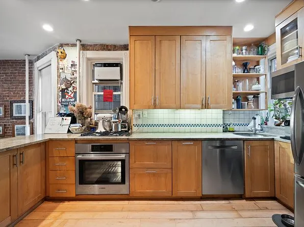 405 West 48th Street image 3 of 10