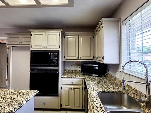 4th image of 4801 Richmond Dr
