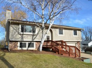 907 S Grandview Blvd, Waukesha, WI 53188