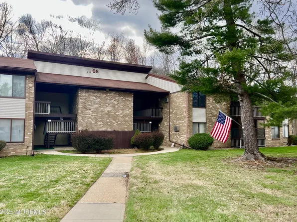 65 Overlook Way #E, Manalapan, NJ 07726