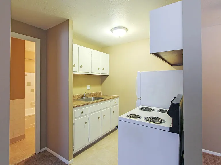 Maple Highlands Apartments — Photo 16