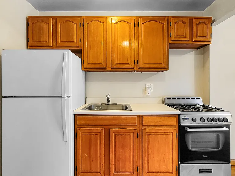 160 E 103rd St #4 — Photo 3