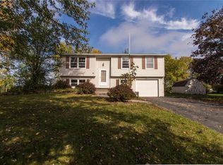 34 Highview Dr, Hamlin, NY 14464