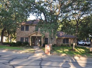1003 Oak Ridge Dr, Azle, TX 76020