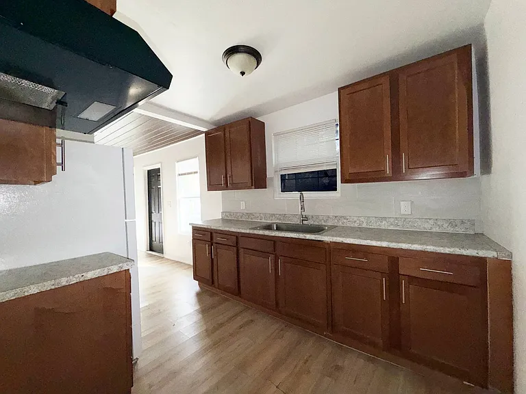 101 W 21st St #2 — Photo 7