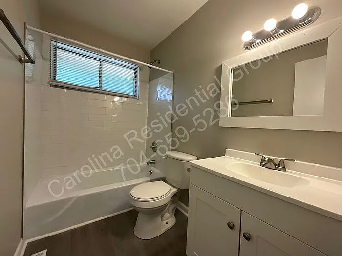 4928 Malibu Dr — Photo 12