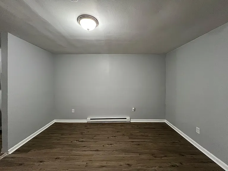 366 Forrest St #1R — Photo 3