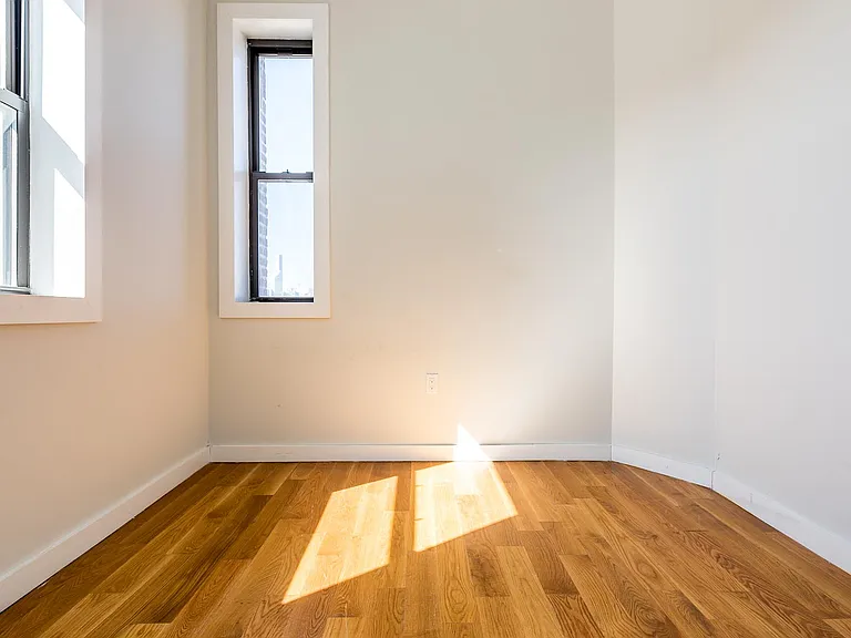 96 Dupont St #4L — Photo 8