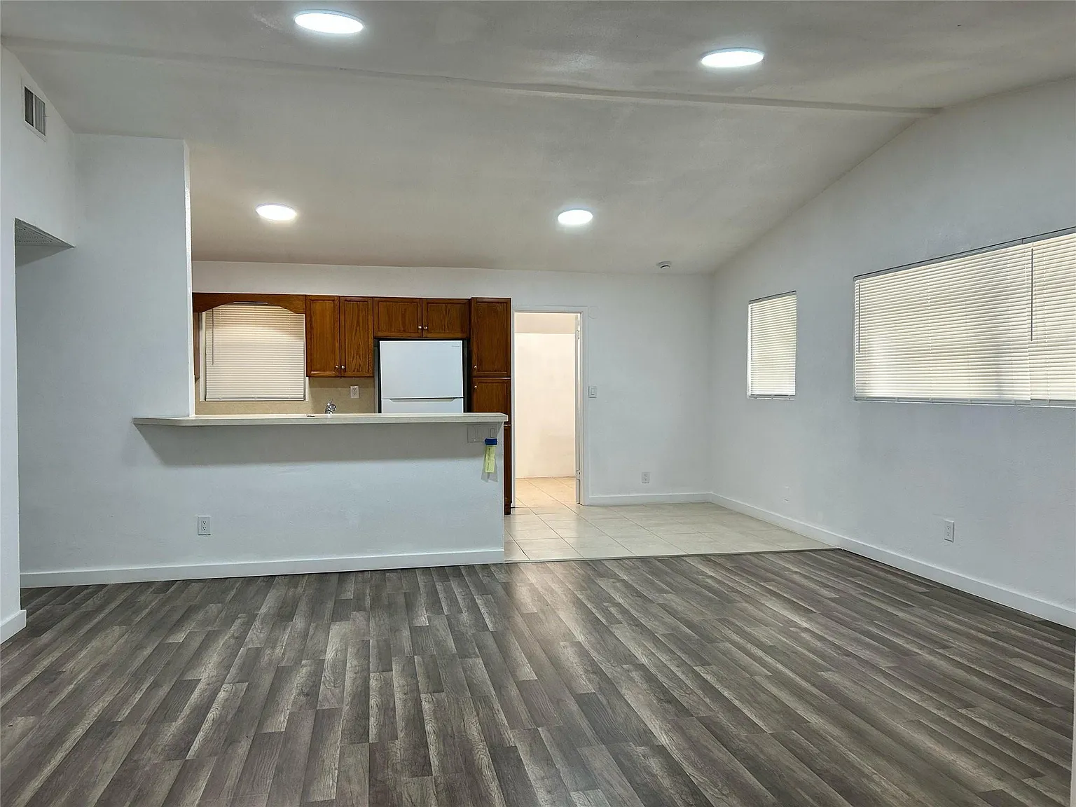 2 bed, 1.0 bath, 1153 sqft, $2,400 — Photo 3