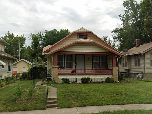 2219 SW Huntoon St Photo 1
