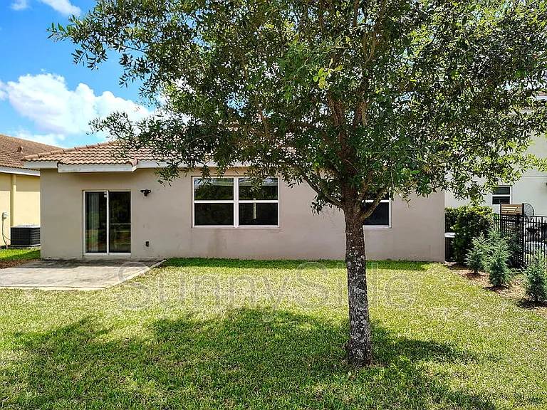 1047 Oak Bluff Dr — Photo 37