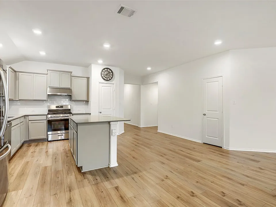 525 Sebring Cir