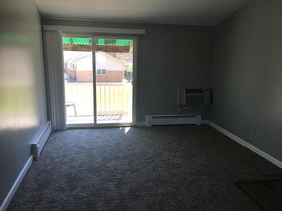 5th image of 690 N 3rd St APT 3