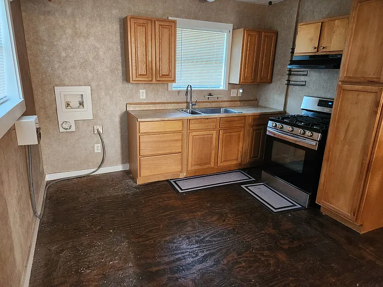 202 Rollins St — Photo 7