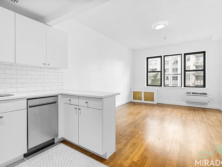 1435 York Ave #5C — Photo 1