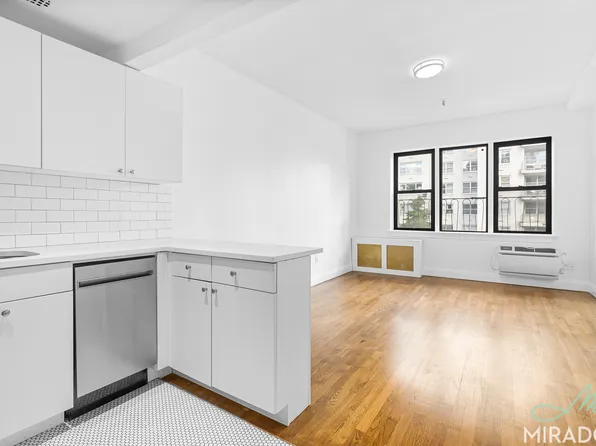 1435 York Avenue image 1 of 10