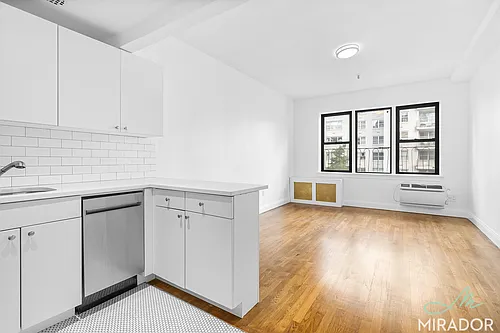 1435 York Ave #5C Photo 1
