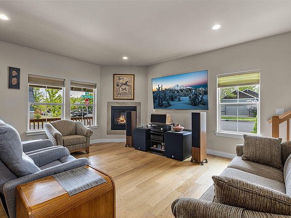 3rd image of 2713 NE Black Oak Pl