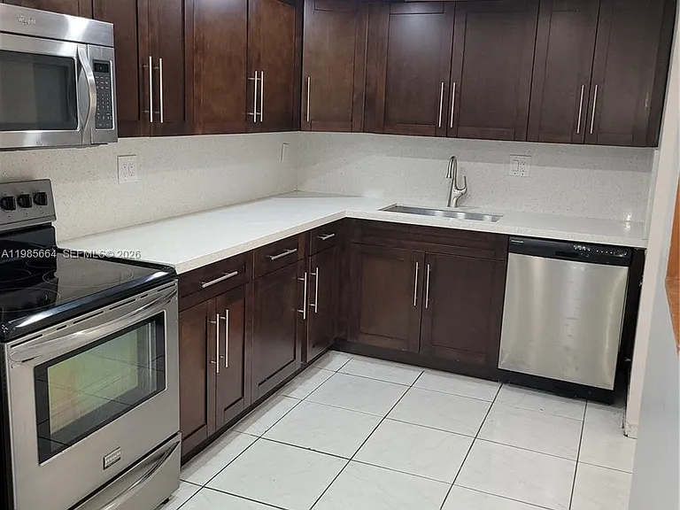 14389 Kendale Lakes Cir #14389 — Photo 6
