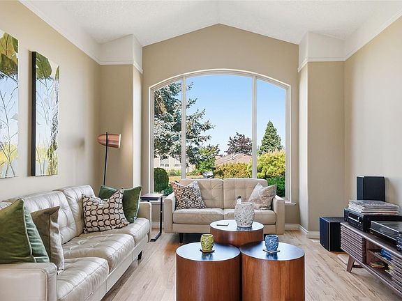 2nd image of 1096 Aery View Way