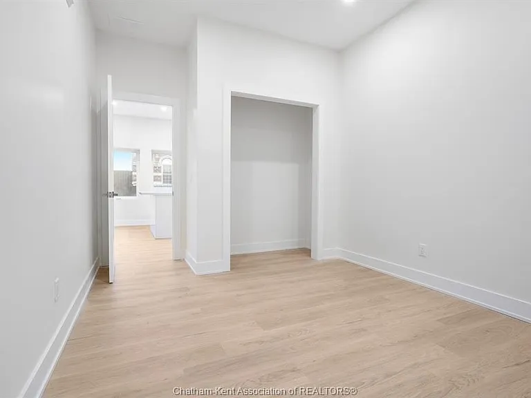 153 King St W #7 — Photo 10