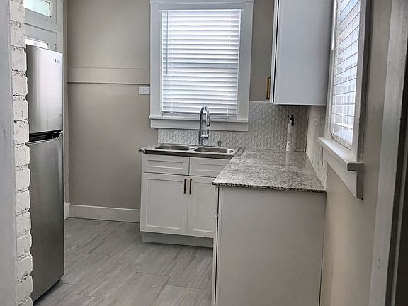 3rd image of 1531-1533 Dormont Ave #1531