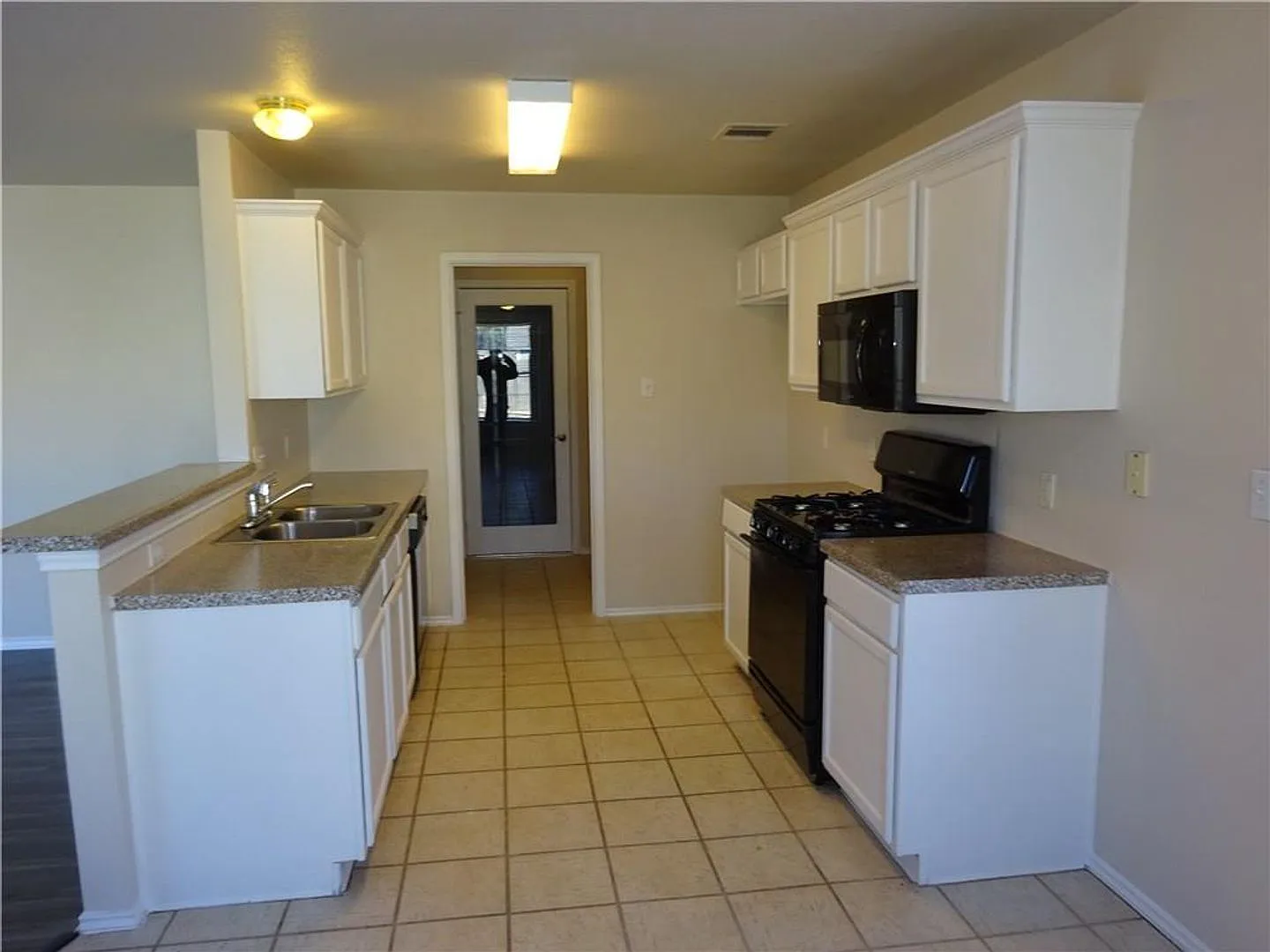 Large Yard with This 3 Bedroom 2.5 Bath Home in Sarah's Creek Subdivision — Photo 4