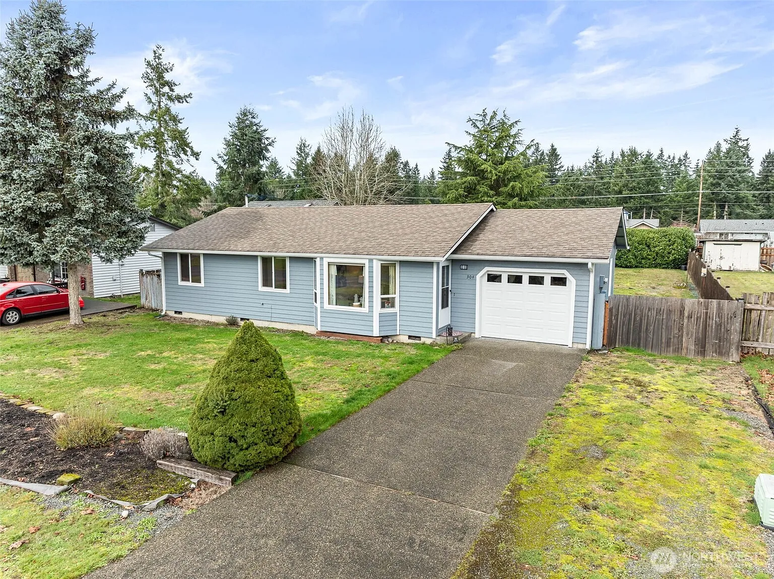 304 Olympia Street E photo 1