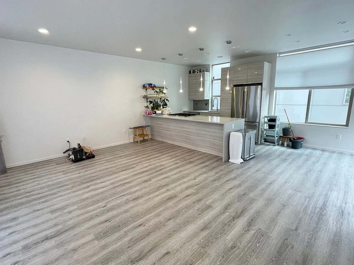 Sophisticated 3 Bedroom Townhome — Photo 3