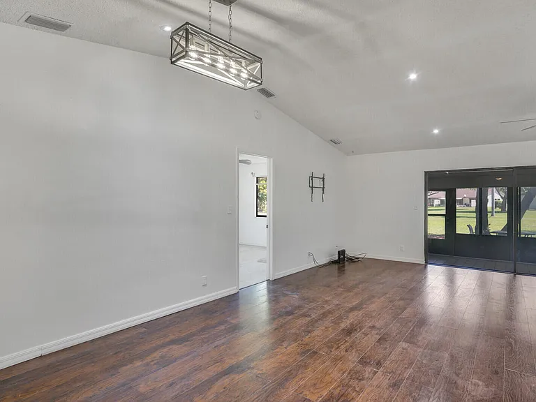 30 Kensington Ln — Photo 5