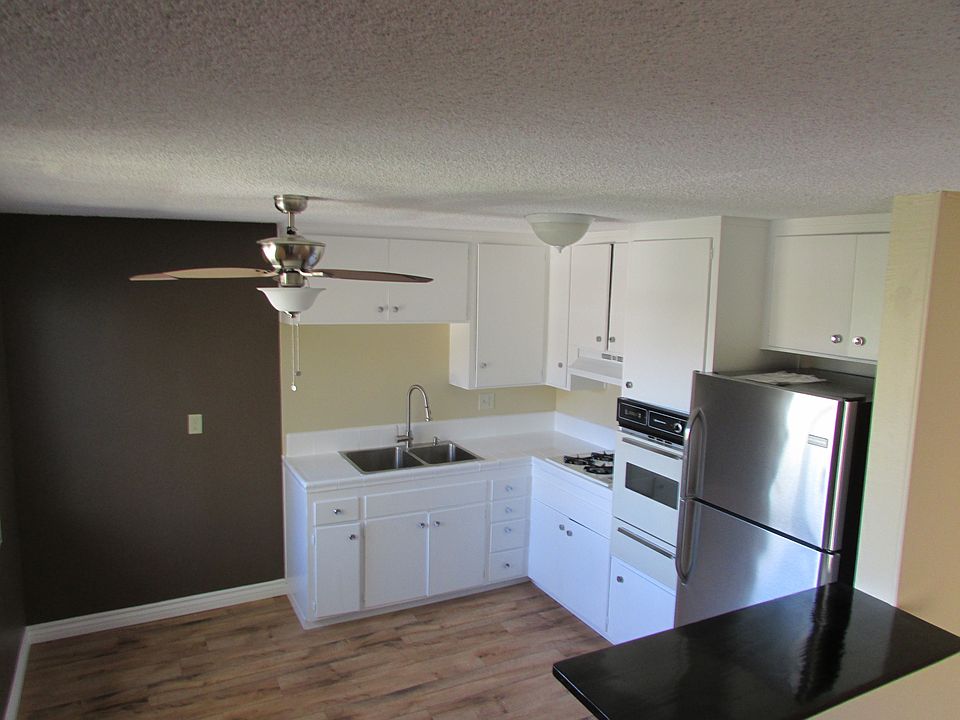 1st image of 8476 Parkway Dr