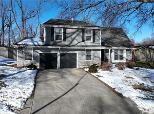 8168 N Kirkwood Dr, Kansas City, MO 64151