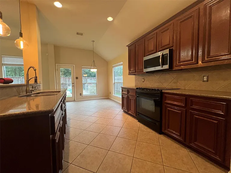 28106 Emma Gardens Ln — Photo 5