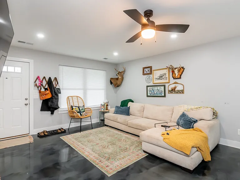 1422 E Elm St #1 — Photo 10