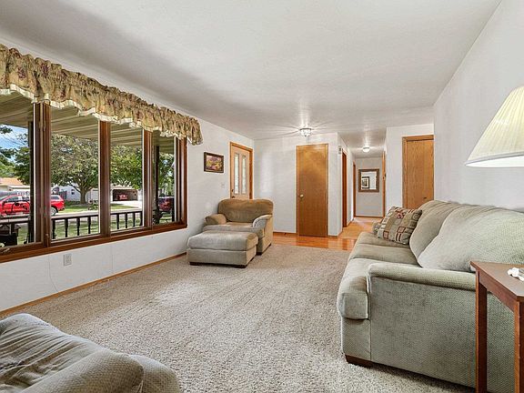 4th image of 1317 Cherry Ln