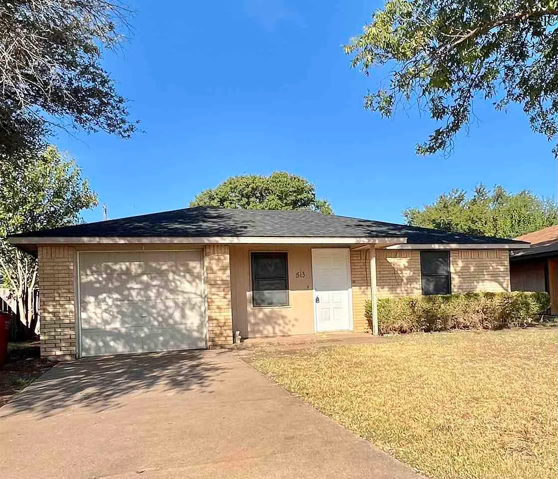 3 bed, 1.0 bath, 1117 sqft, $1,550 — Photo 1