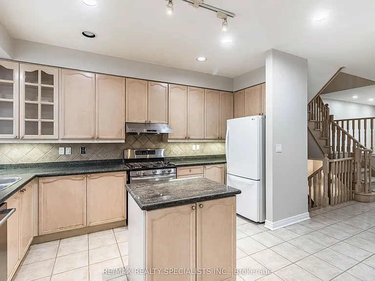 2115 Pinevalley Cres — Photo 12